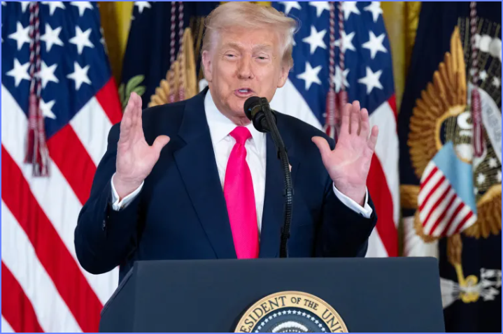 تمنح الطماطم بشرتكِ مزيجاً مثالياً من الحماية والإشراق والتقشير اللطيف